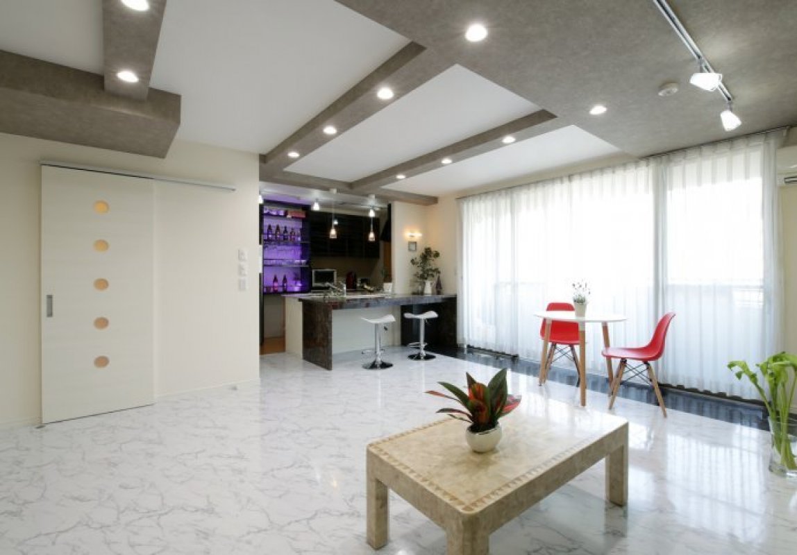 和室を取り払ったこと開放的なリビングに変わりました。ペットのワンちゃんも楽しく暮らせるお部屋です。