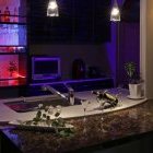 夜になるとバーカウンターの雰囲気も様変わりし、大人な空間が広がります。おしゃれ空間で大好きなお酒を嗜むことができます。