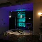 来客があっても盛り上がること間違いなしのキッチンスペース。目の前でおつまみをささっと作って提供できるのも嬉しい構造です。