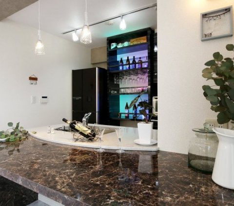 スタイリッシュさを追求したバーカウンターのあるマンションリノベーション