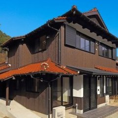 窓の位置を日の入りやすい位置に変更し、外観も補強