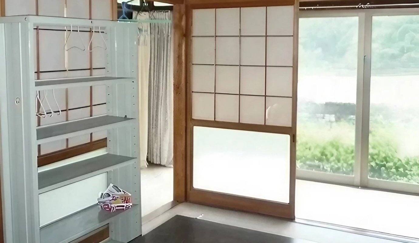 柱の部分が痛んできており、障子にも穴が開いてしまっていました。