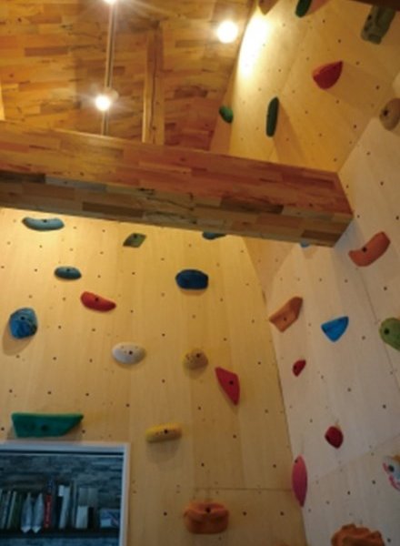 【福岡県筑紫野市】戸建住宅が輝く家族の趣味のボルダリングと創造性の空間へリノベーション