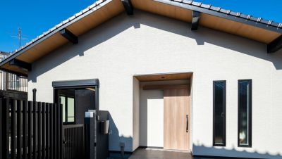 【玄関リフォーム費用全解説】ドア交換・内装の相場と補助金活用術