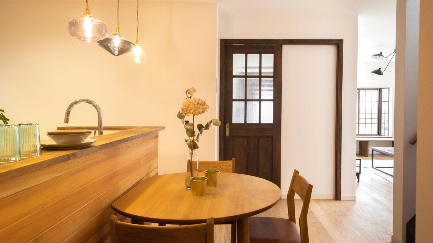 カフェのようなダイニングキッチンで時間を忘れて過ごしたくなる住まいにリノベ