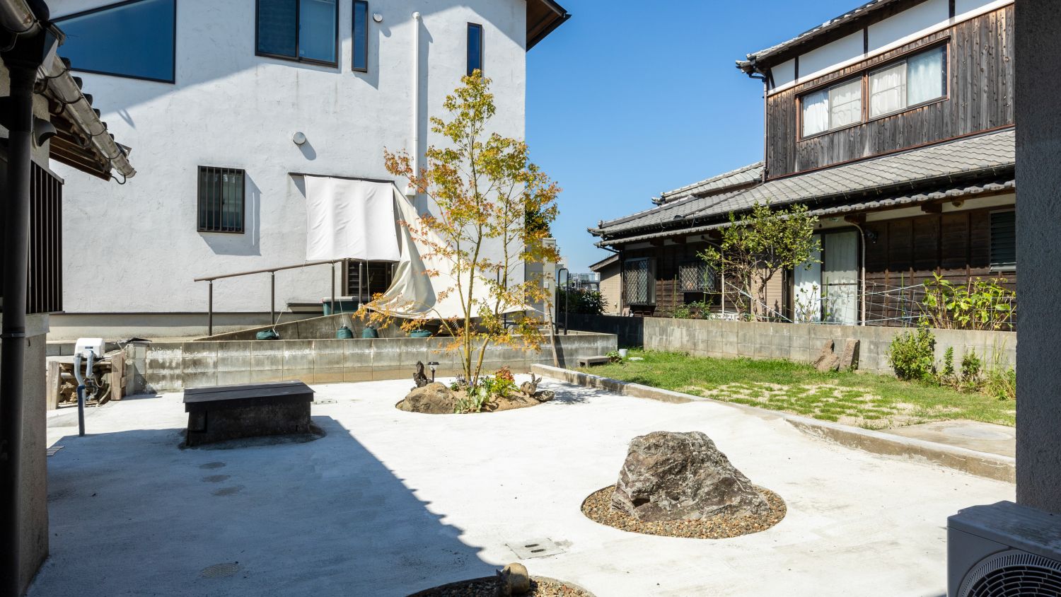 築105年を誇る古民家を梁の美しさと土間が彩りを残したまま現代の住まいにリノベ