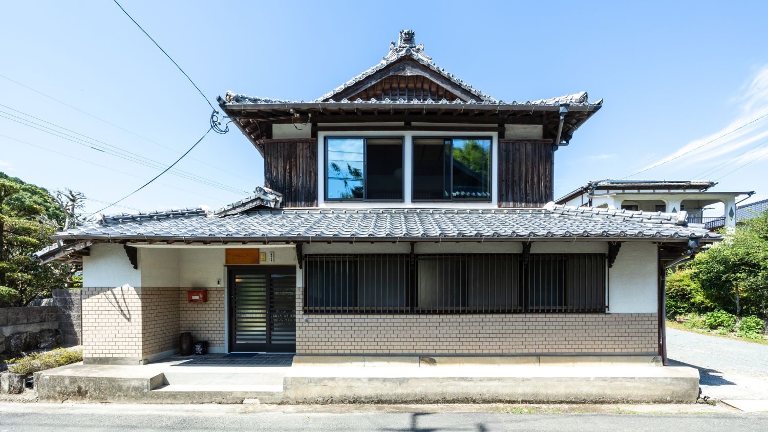 築105年を誇る古民家を梁の美しさと土間が彩りを残したまま現代の住まいにリノベ