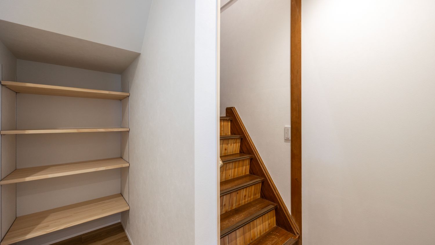 1階で生活完結！2階建てを平屋風に変えた老後も安心な和モダンな住まいにリノベ